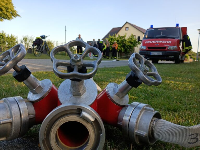 Mehr über den Artikel erfahren Abendlicher Einsatz der Freiwilligen Feuerwehr Groß Klessow