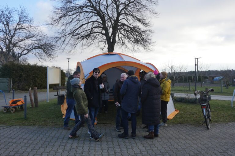 Mehr über den Artikel erfahren Weihnachtliches Treffen in Klein Klessow